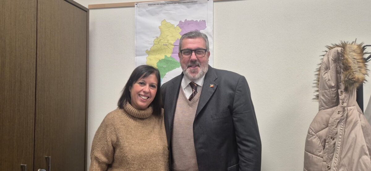 La dottoressa Monica Cirone, neo coordinatrice dell’Area sociosanitaria di ASL 2, e il consigliere regionale di Forza Italia, Angelo Vaccarezza durante un incontro a Savona