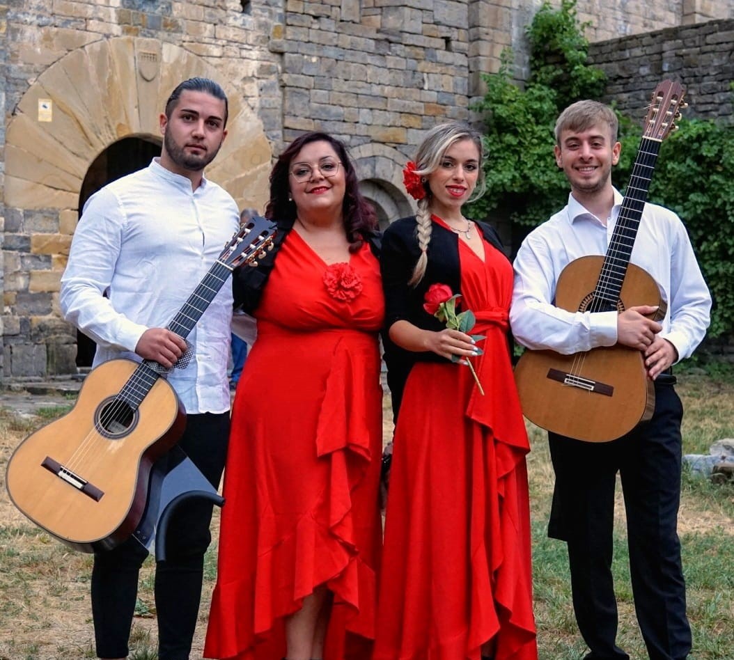Il Quartetto Mefitis, formazione originaria della Basilicata composta da Valeria Veltro (contralto), Tiziana Lobosco (mezzosoprano), Gaetano Agoglia e Francesco Latorraca (chitarre).