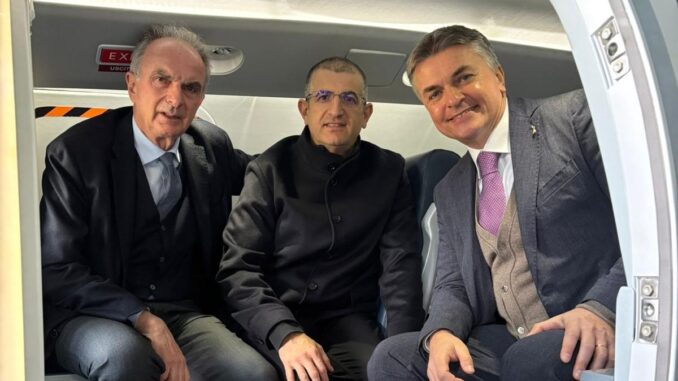 Il deputato e viceministro al Mit Edoardo Rixi in visita negli stabilimenti Piaggio di Villanova d'Albenga.