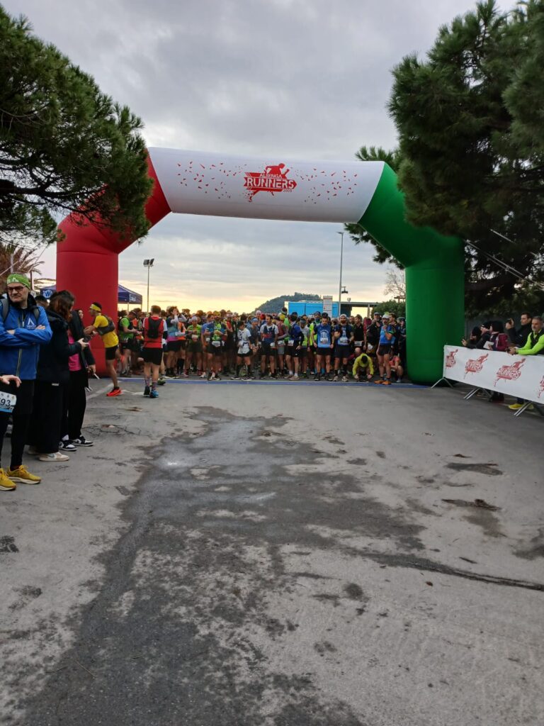 Partenza al Trail della Gallinara, disputato ad Albenga (SV) domenica 18 gennaio 2026