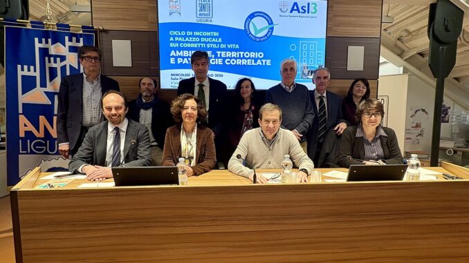 Gruppo partecipanti a Genova nella Sala Piccardo di Anci Liguria al secondo incontro del ciclo promosso dal Dipartimento Educazione a corretti stili di vita e programmi di comunità di Asl3.