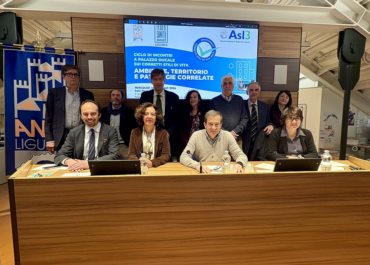 Gruppo partecipanti a Genova nella Sala Piccardo di Anci Liguria al secondo incontro del ciclo promosso dal Dipartimento Educazione a corretti stili di vita e programmi di comunità di Asl3.