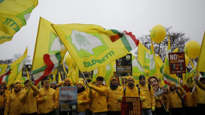 manifestazione Coldiretti a Strasburgo contro accordo UE e Mercosur