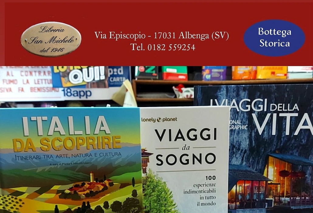 Particolare di una vetrina espositiva della Libreria San Michele di Albenga