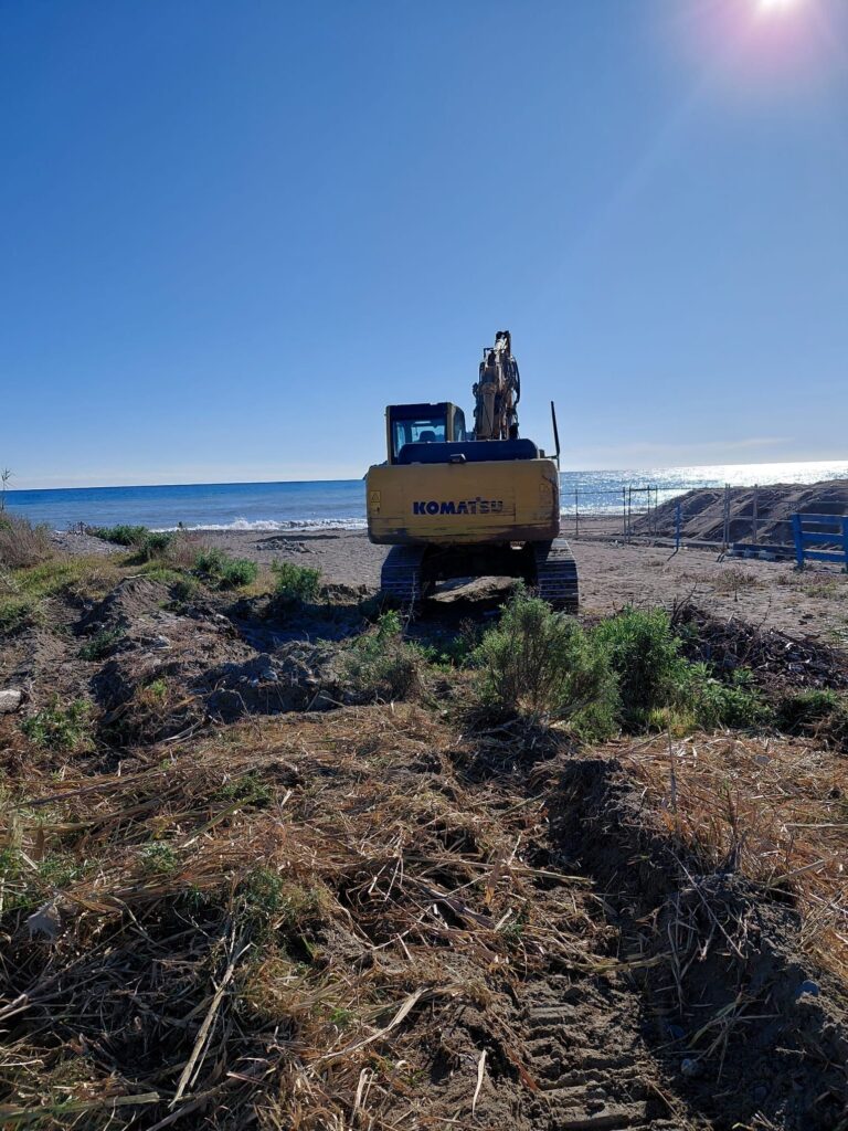 Operazioni di pulizia fiume Centa ad Albenga