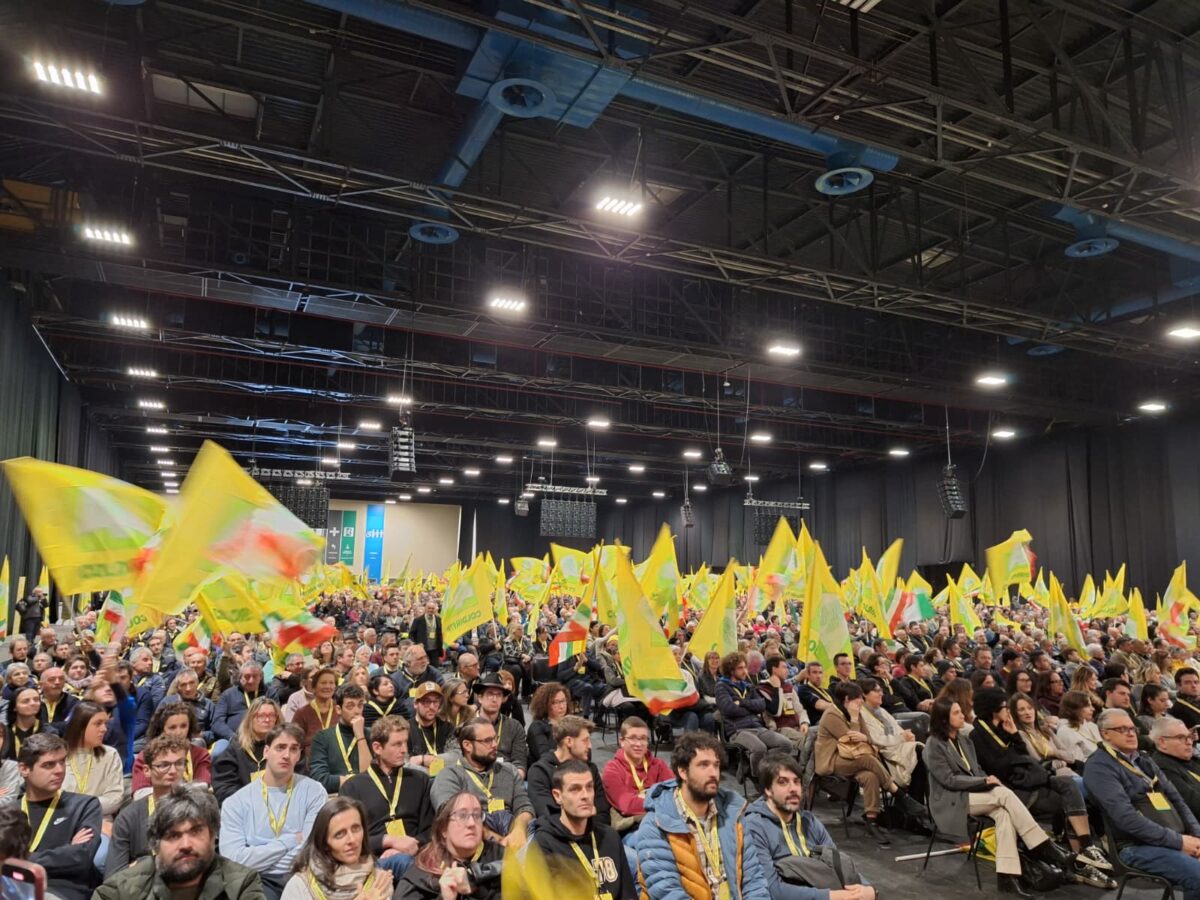 Coldiretti agricoltori in mobilitazione a Torino riuniti nella sala al Lingotto
