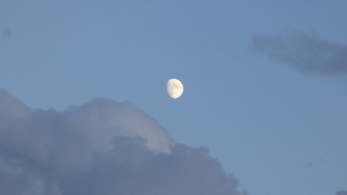 Quando le nuvole inseguono la luna