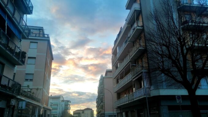 Se il cielo si riconosce sulla strada