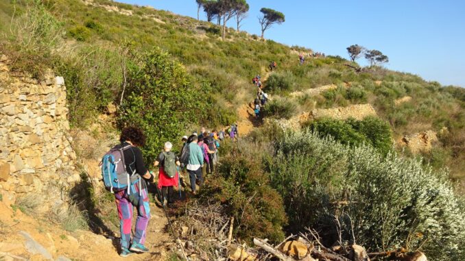 Un escursione sulla collina di Alassio con gli accompagnatori del Cai di Loano