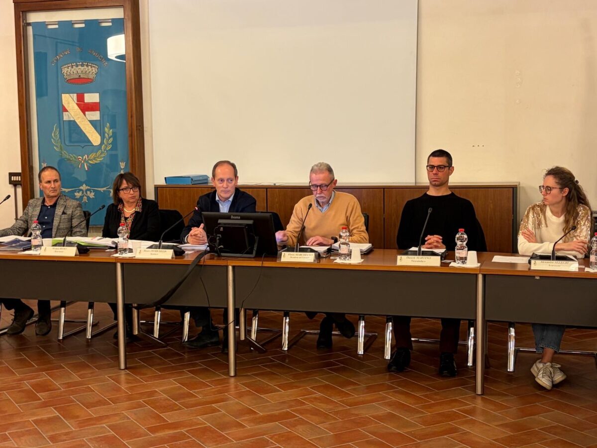 Consiglio comunale Andora, il sindaco e gli assessori
