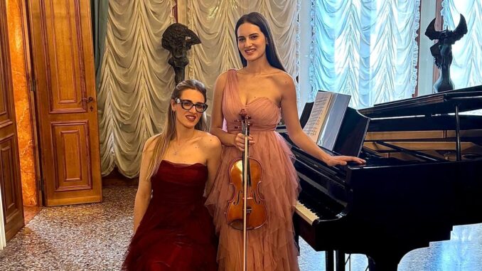 Il duo costituito da Angela e Giuseppina Cagnazzo (violino e pianoforte)