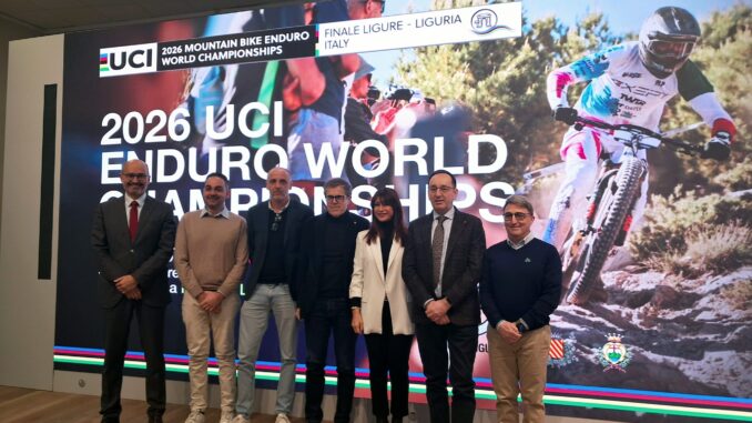 Foto di gruppo presentazione Campionati Mondiali UCI Mountain Bike Enduro
