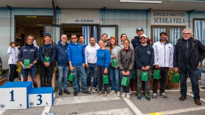 Foto gruppo davanti al circolo vela Partecipanti Meeting della Gioventù 2026 _ Foto Emerson Fortunato