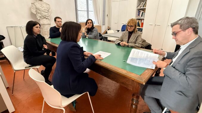 Al tavolo firma convenzione necropoli (1 Albenga)