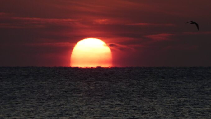 La porte del sole sul mare