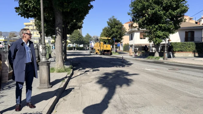 Asfaltature Albenga lavori Vadino in Via Piave, il sindaco in sopralluogo