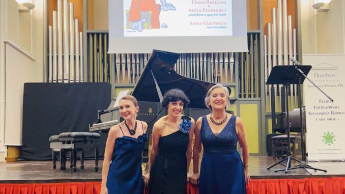 Nella foto all'interno di una sala teatro (da sx): Anita Frumento, Anna Giarrocco ed Elena Buttiero