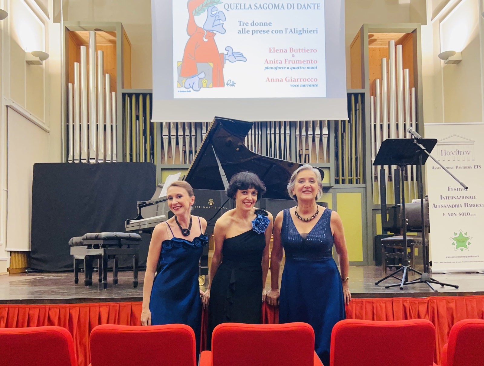 Nella foto all'interno di una sala teatro (da sx): Anita Frumento, Anna Giarrocco ed Elena Buttiero