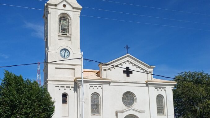 Chiesa Esaltazione Santa Croce Puerto Santa Cruz - parte della facciata
