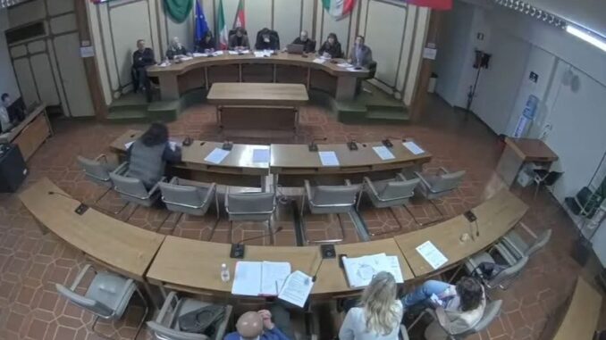 La sala del Consiglio comunale Varazze semideserta
