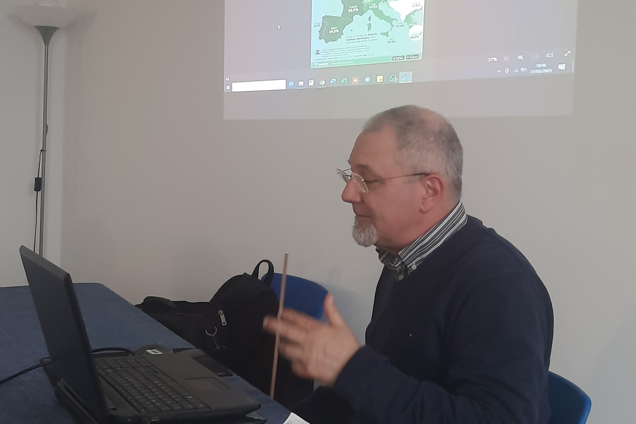 Evandro Piantelli durante una conferenza