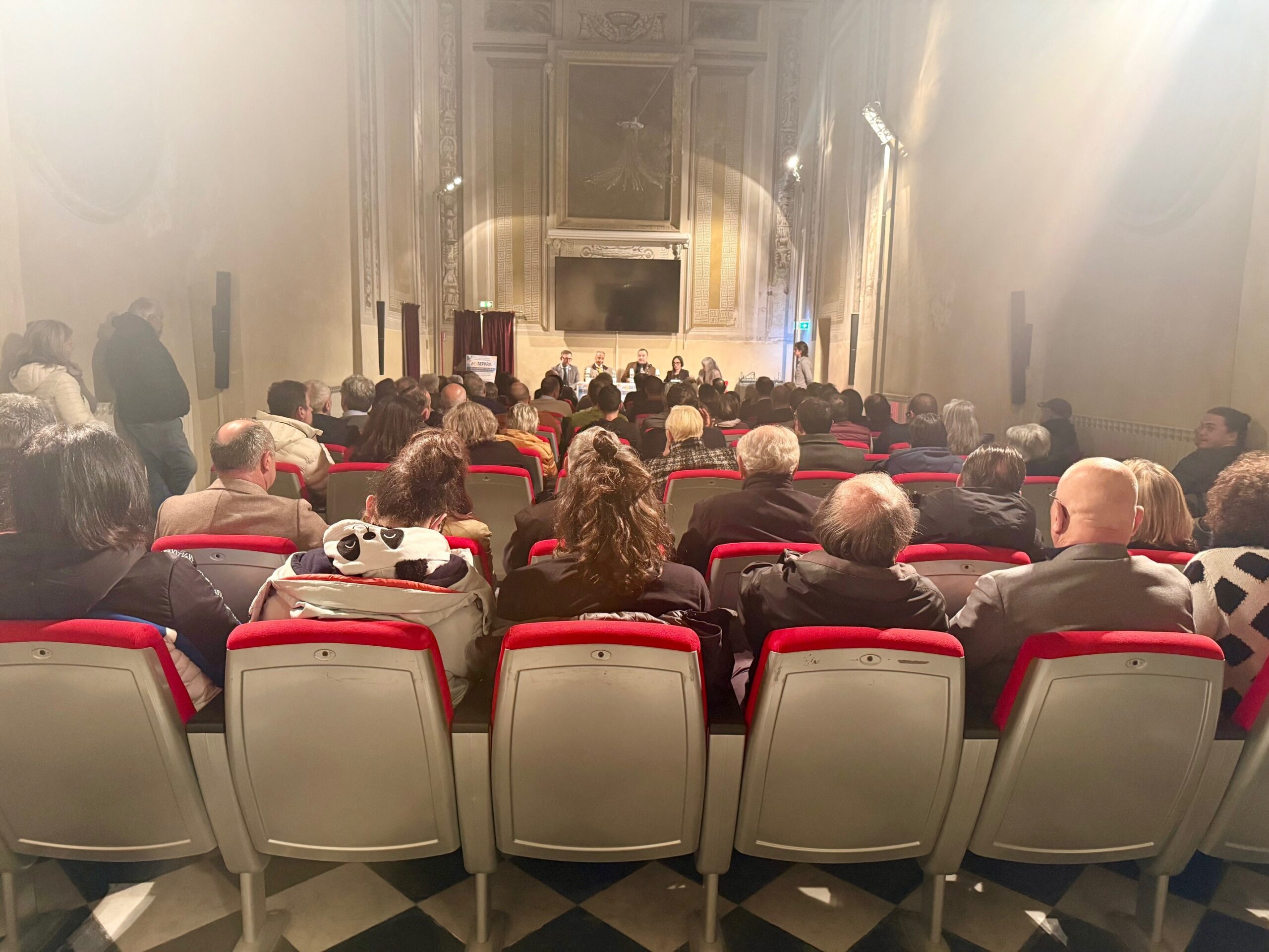 Sala incontro referendum Albenga