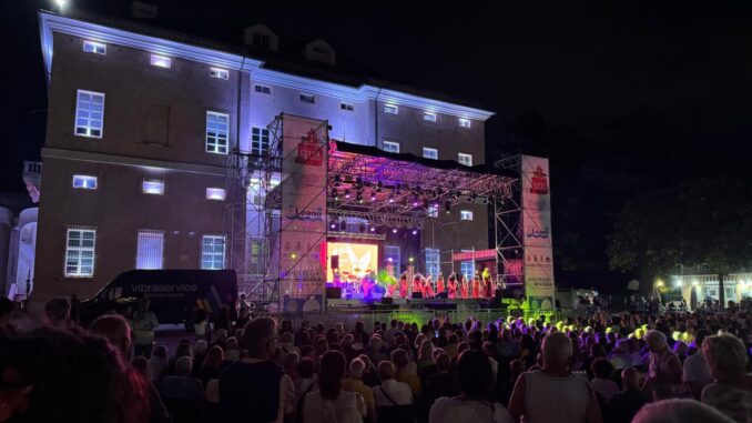 Esibizione in piazza nella scorsa edizione del Fil, Festival Internazionale Live di Loano