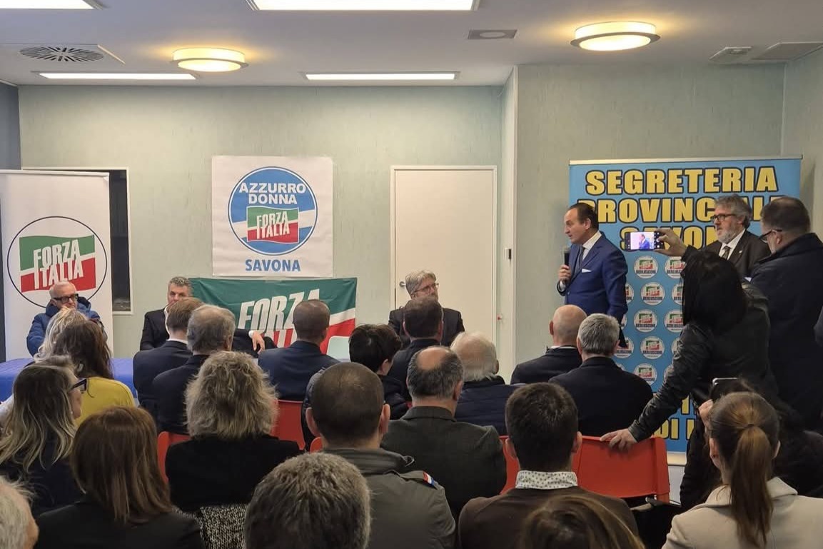 la sala con gli intervenuti e i relatori