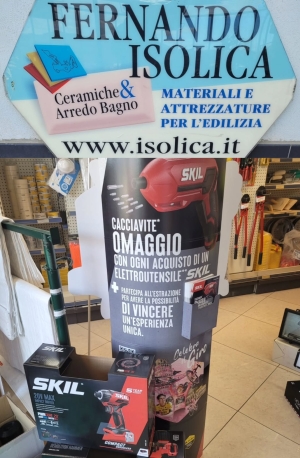 insegna Fernando Isolica con scorcio emporio e attrezzi Skil