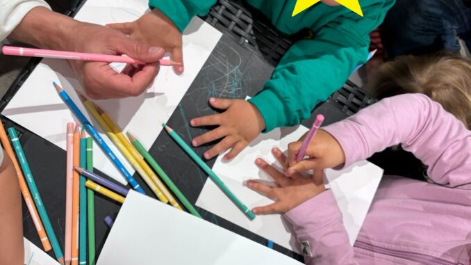 Pomeriggi in Libreria, bambini durante un'attività a Loano