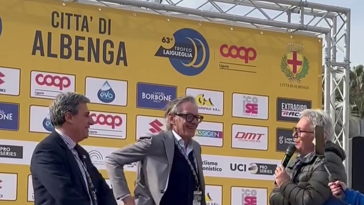 Il sindaco di Laigueglia Giorgio Manfredi e il sindaco di Albenga Riccardo Tomatis in Piazza del Popolo alla Presentazione partenza Trofeo Laigueglia