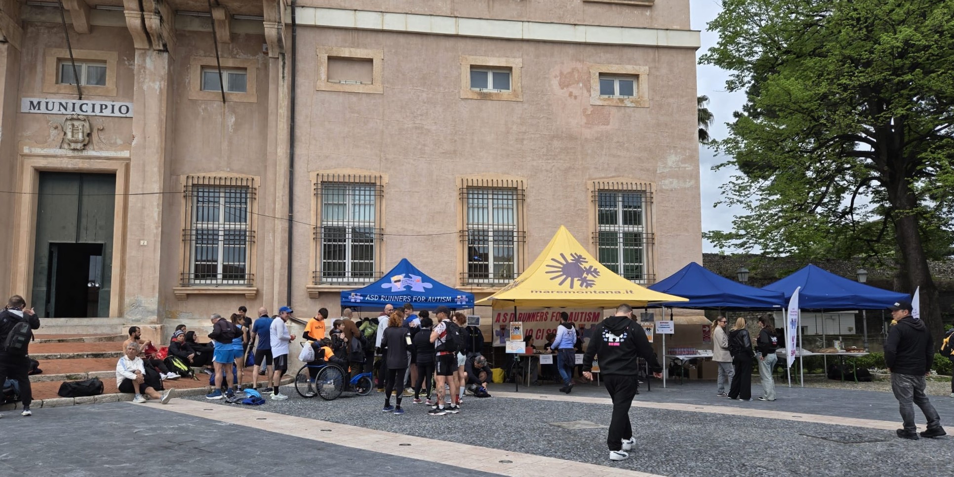 Runners for Autism gli stand e allestimenti in piazza Italia a Loano