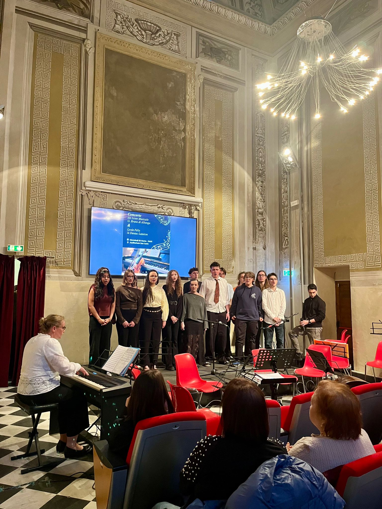 Studenti dei licei di Albenga e Lannion e il concerto al San Carlo