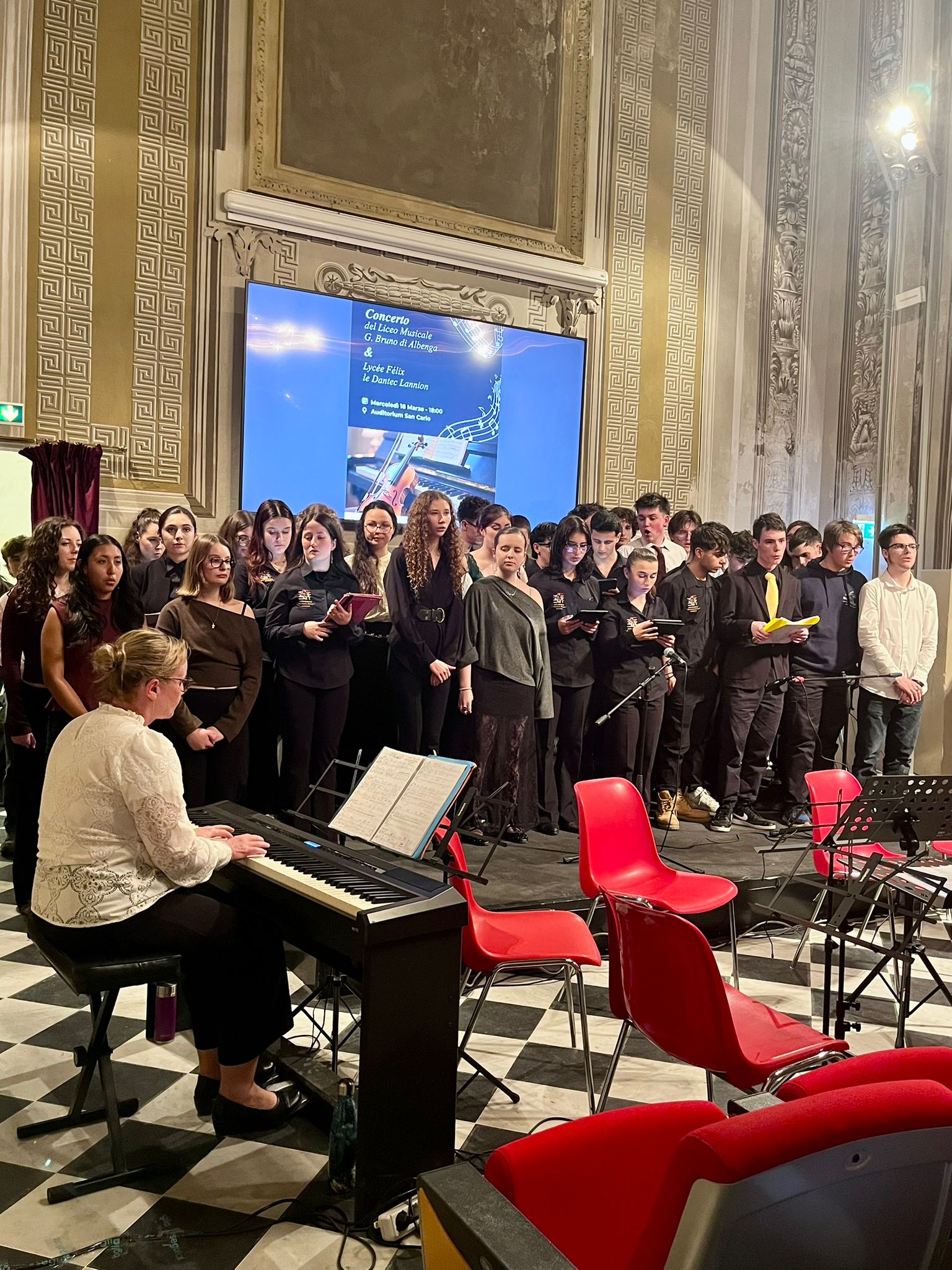 Studenti dei licei di Albenga e Lannion e il concerto al San Carlo