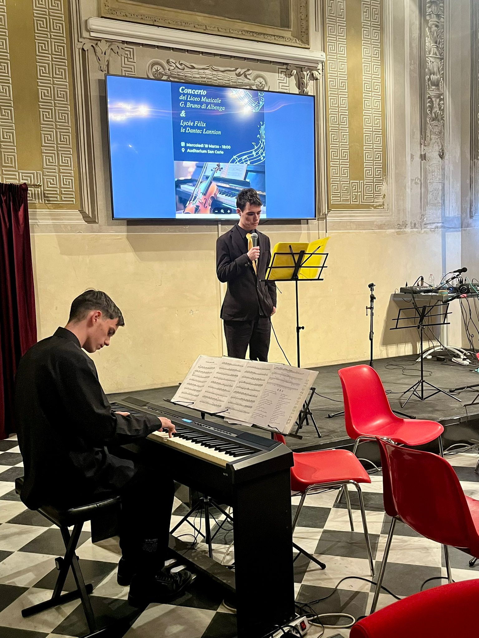 Studenti dei licei di Albenga e Lannion e il concerto al San Carlo