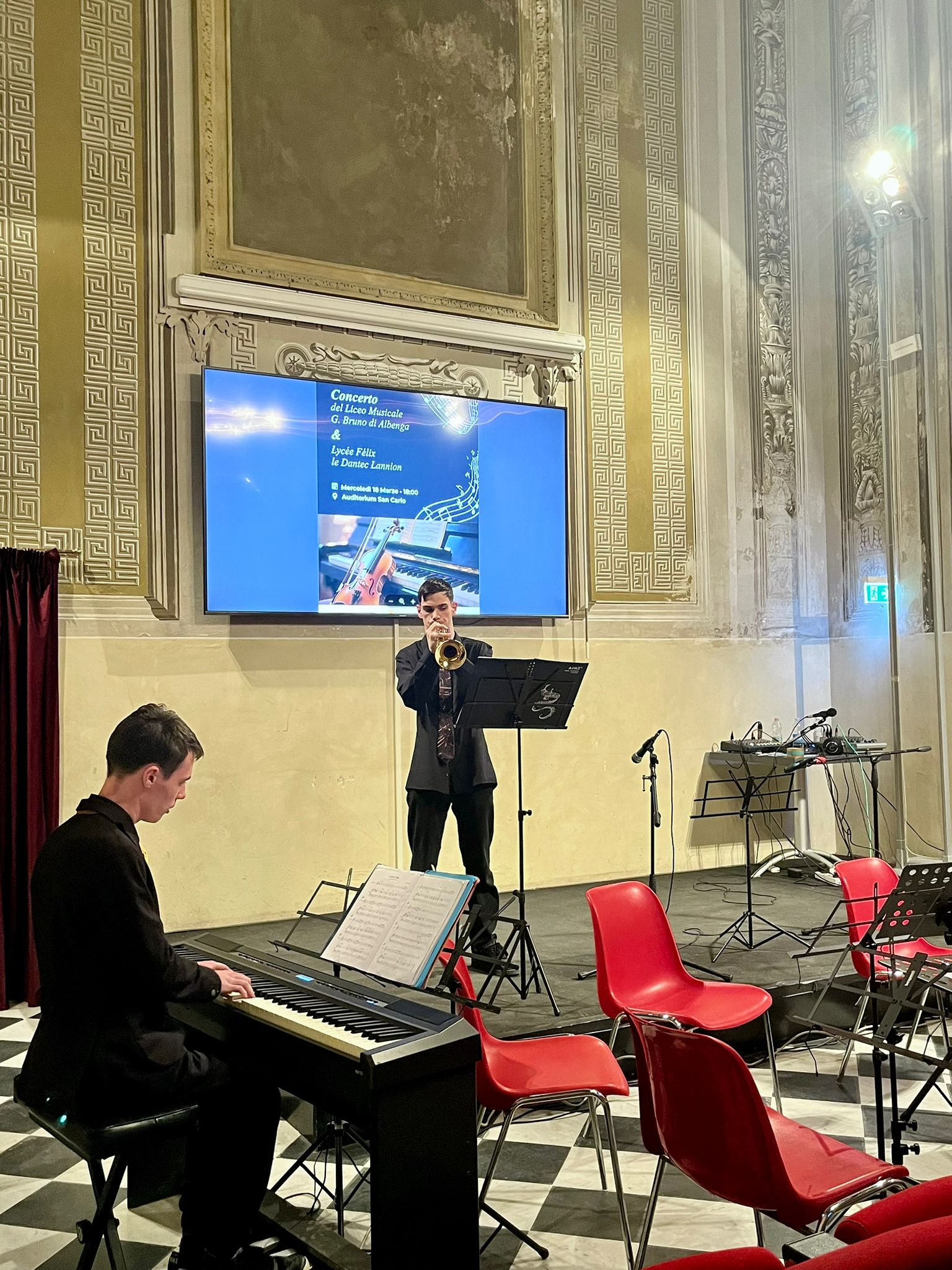 Studenti dei licei di Albenga e Lannion e il concerto al San Carlo