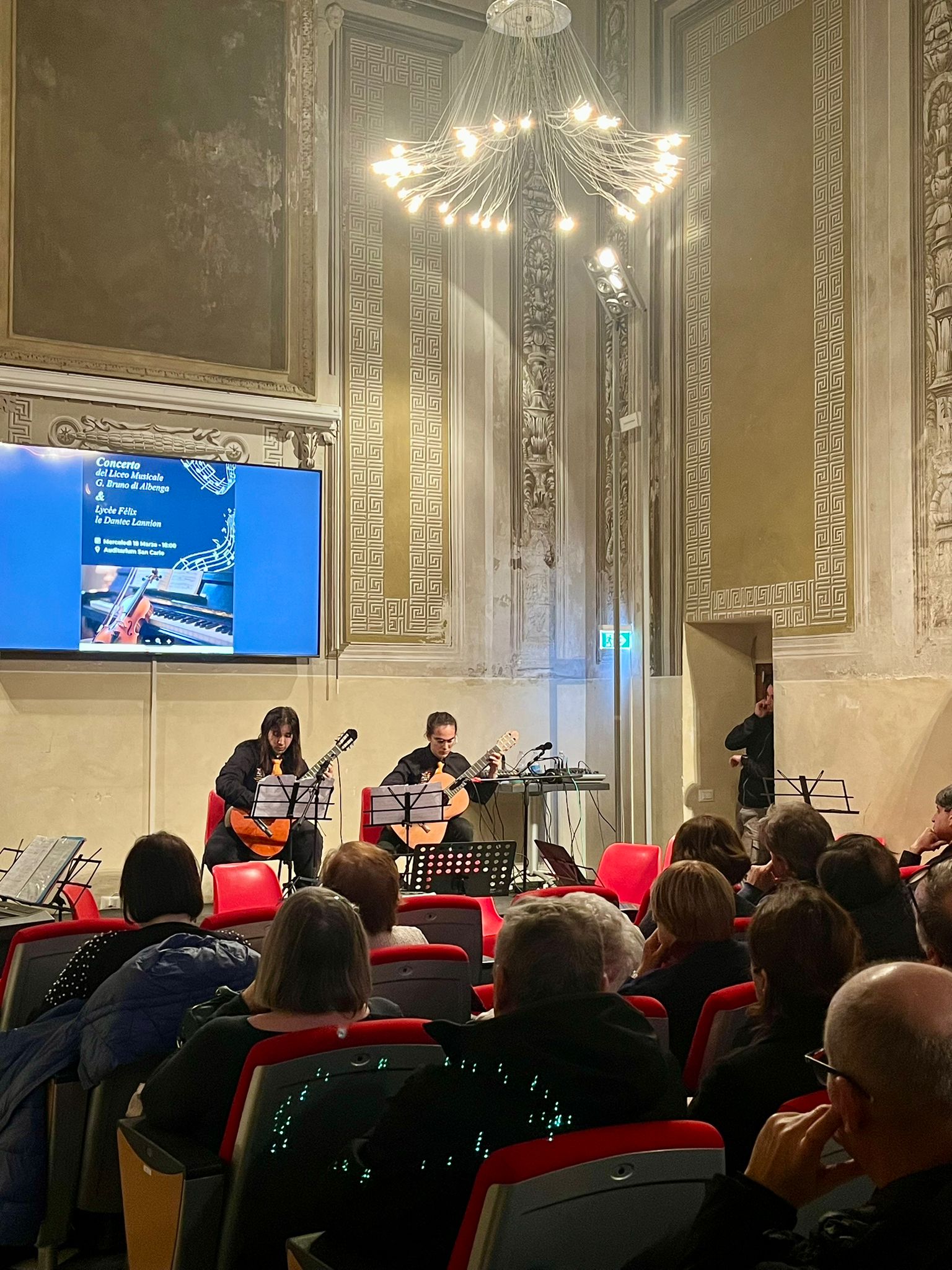 Studenti dei licei di Albenga e Lannion e il concerto al San Carlo