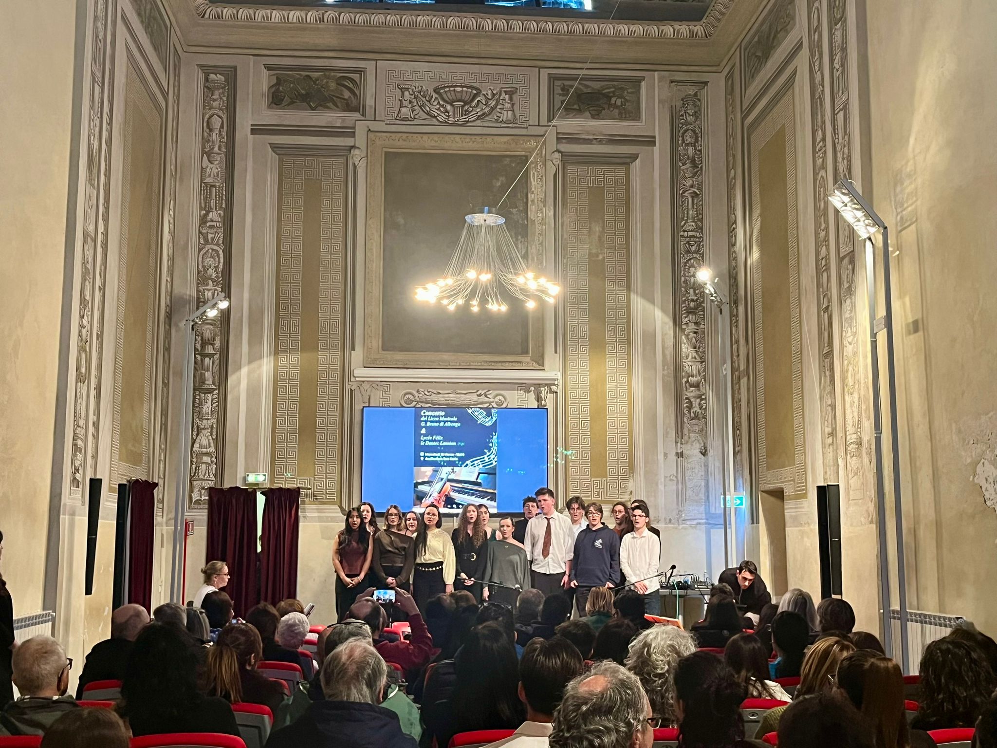 Studenti dei licei di Albenga e Lannion e il concerto al San Carlo