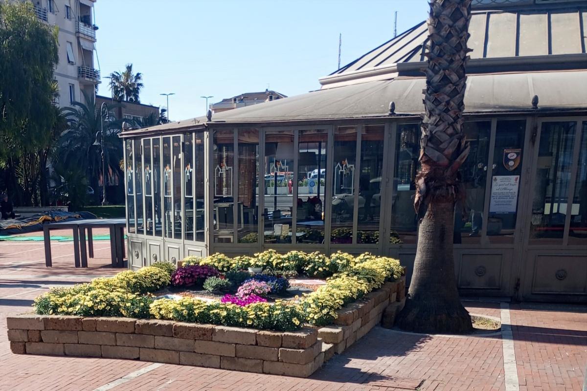 allestimento in piazza del popolo vicino al bar i Giadinetti