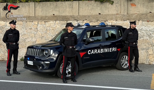 Carabinieri e auto dell'Arma
