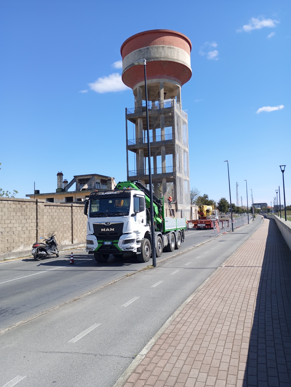 la cisterna e i mezzi