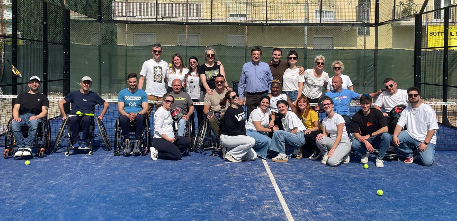 foto di gruppo sul campo di gioco