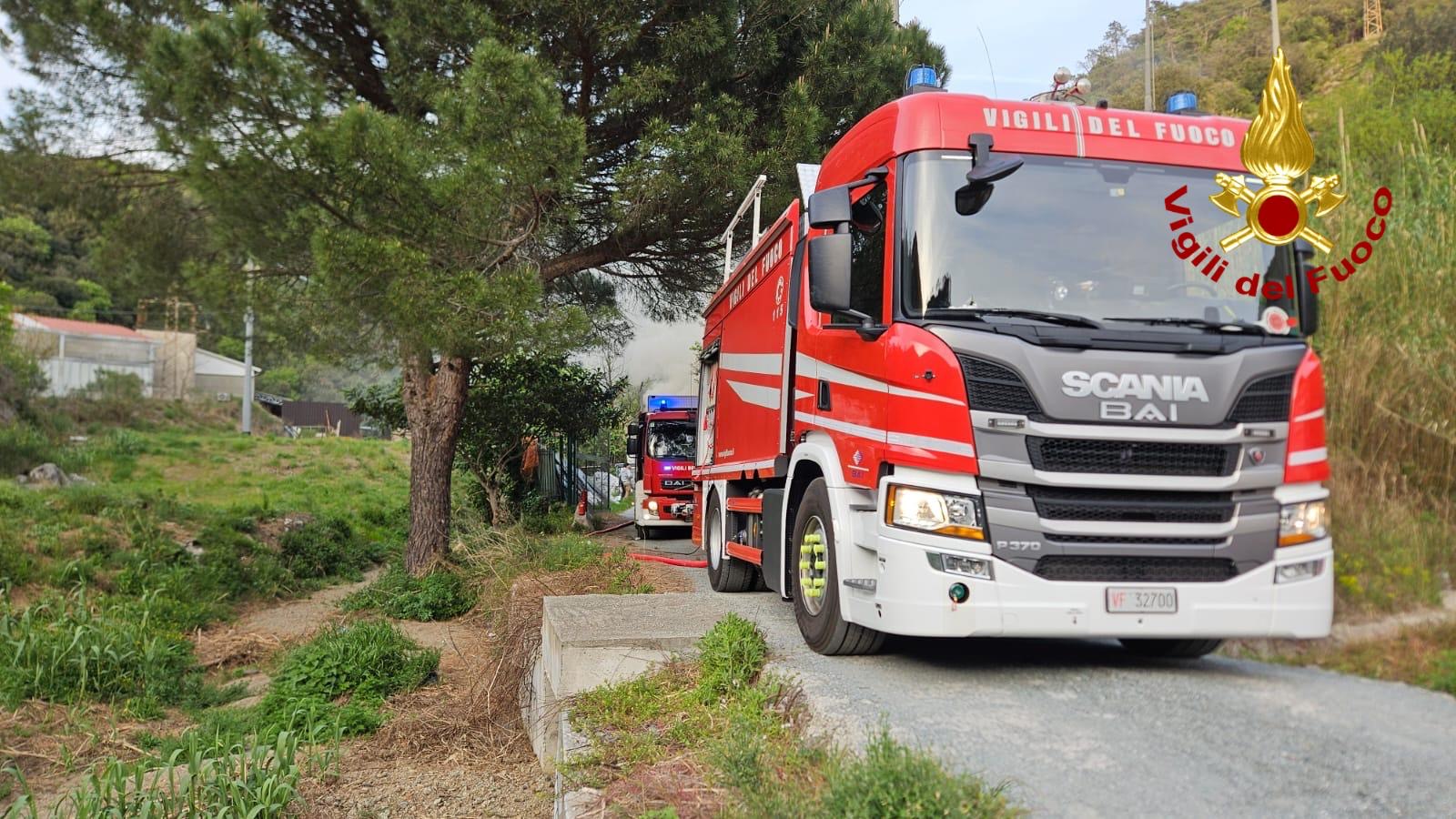 i mezzi dei Vigili del fuoco sul luogo