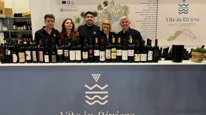 Uno stand di Vite in Riviera a Vinitaly in una foto d'archivio