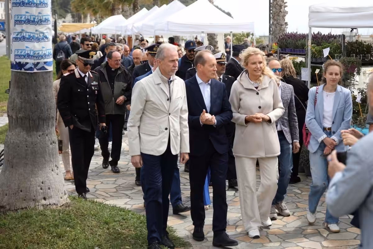momenti della manifestazione, il sin daco e Licia Colò