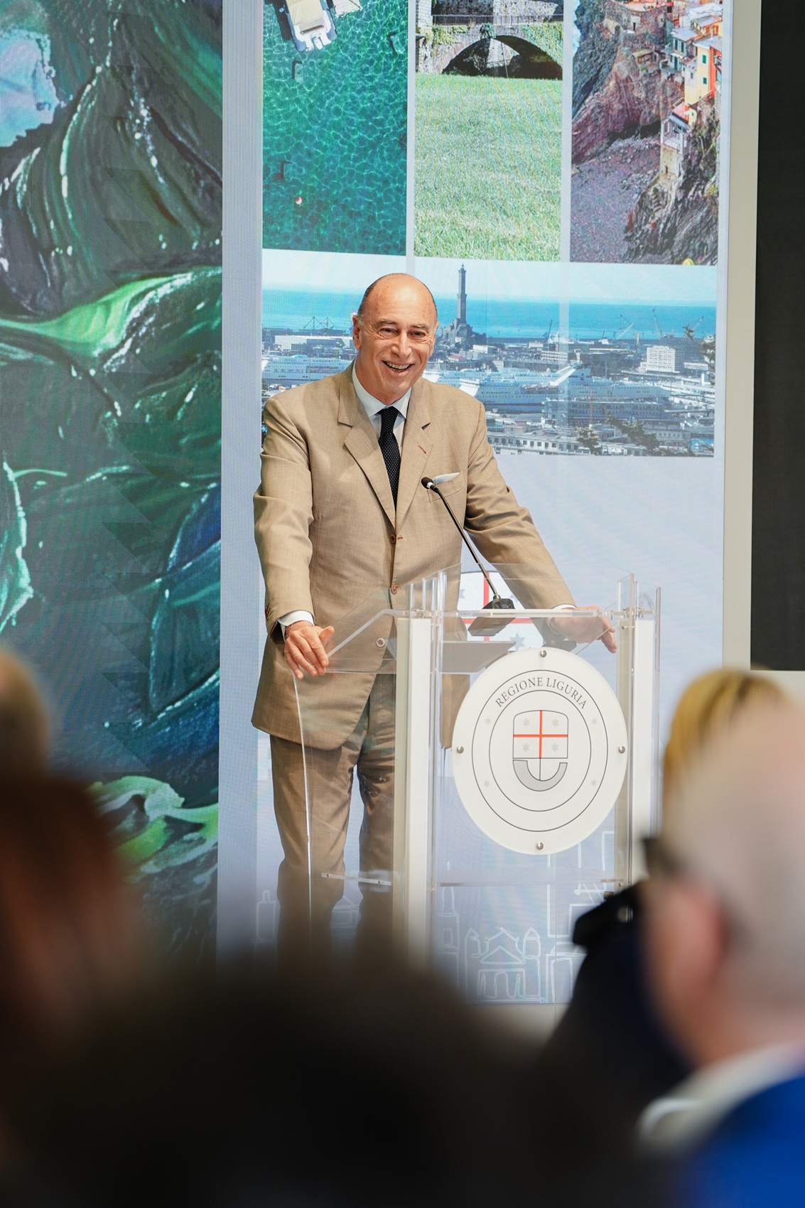 Un momento della presentazione, il sindaco di Alassio Marco Melgrati
