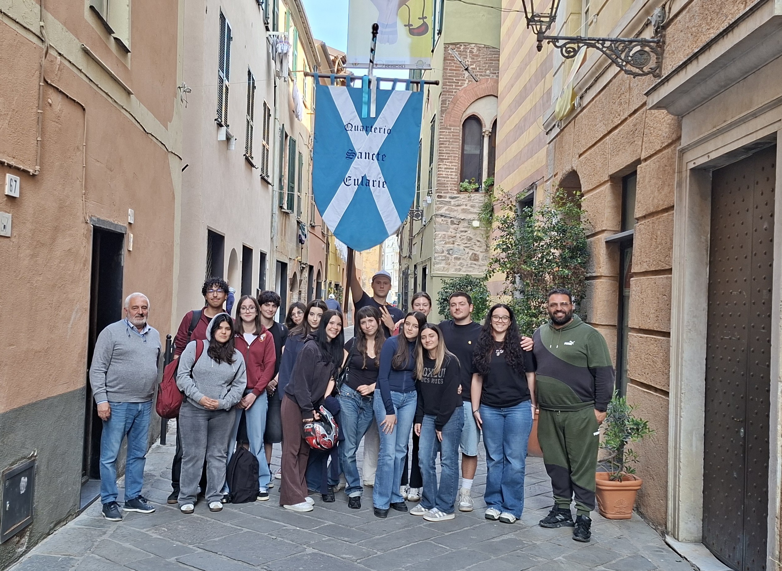 foto di gruppo nel centro storico