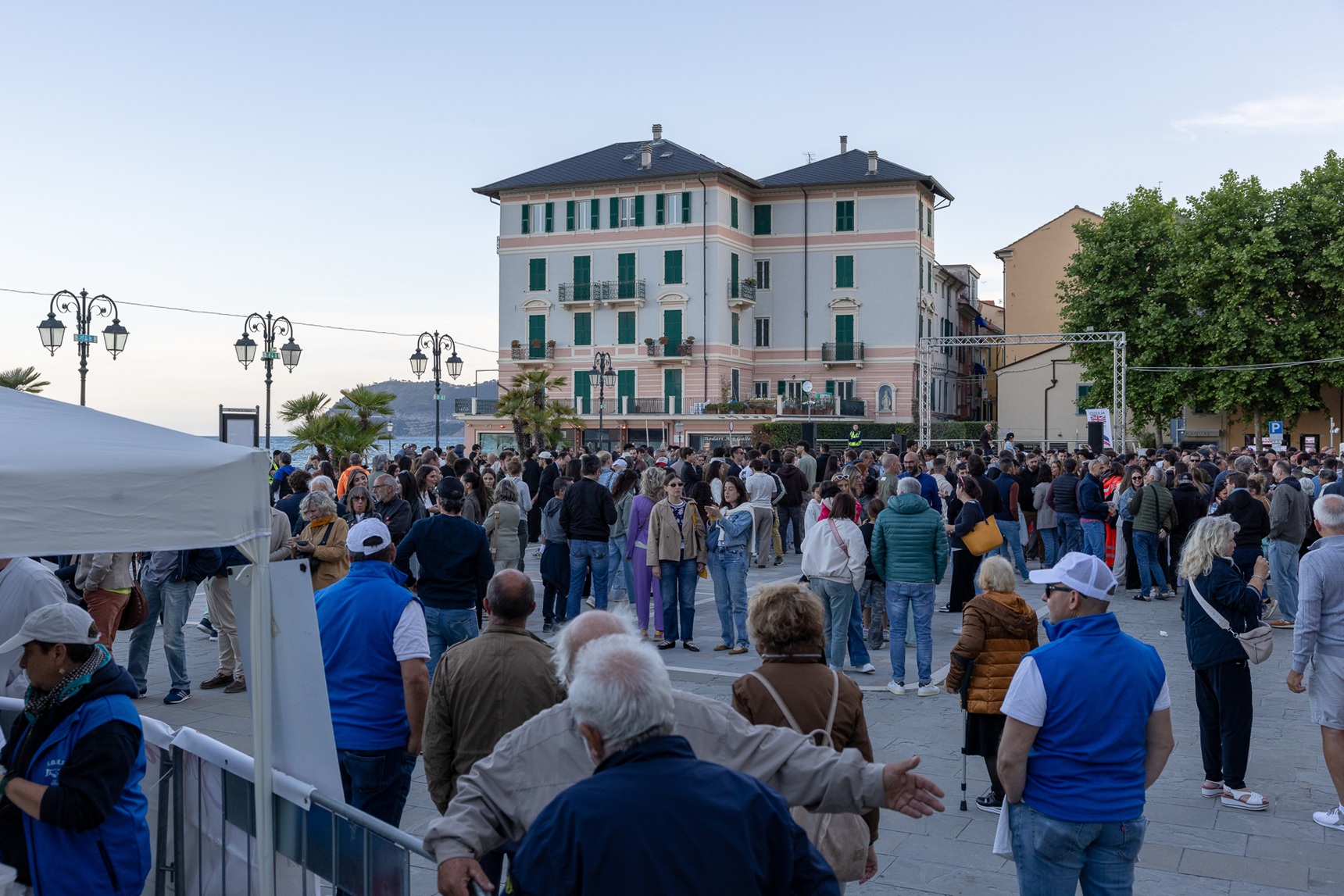 Momenti della serata di beneficenza ad Alassio