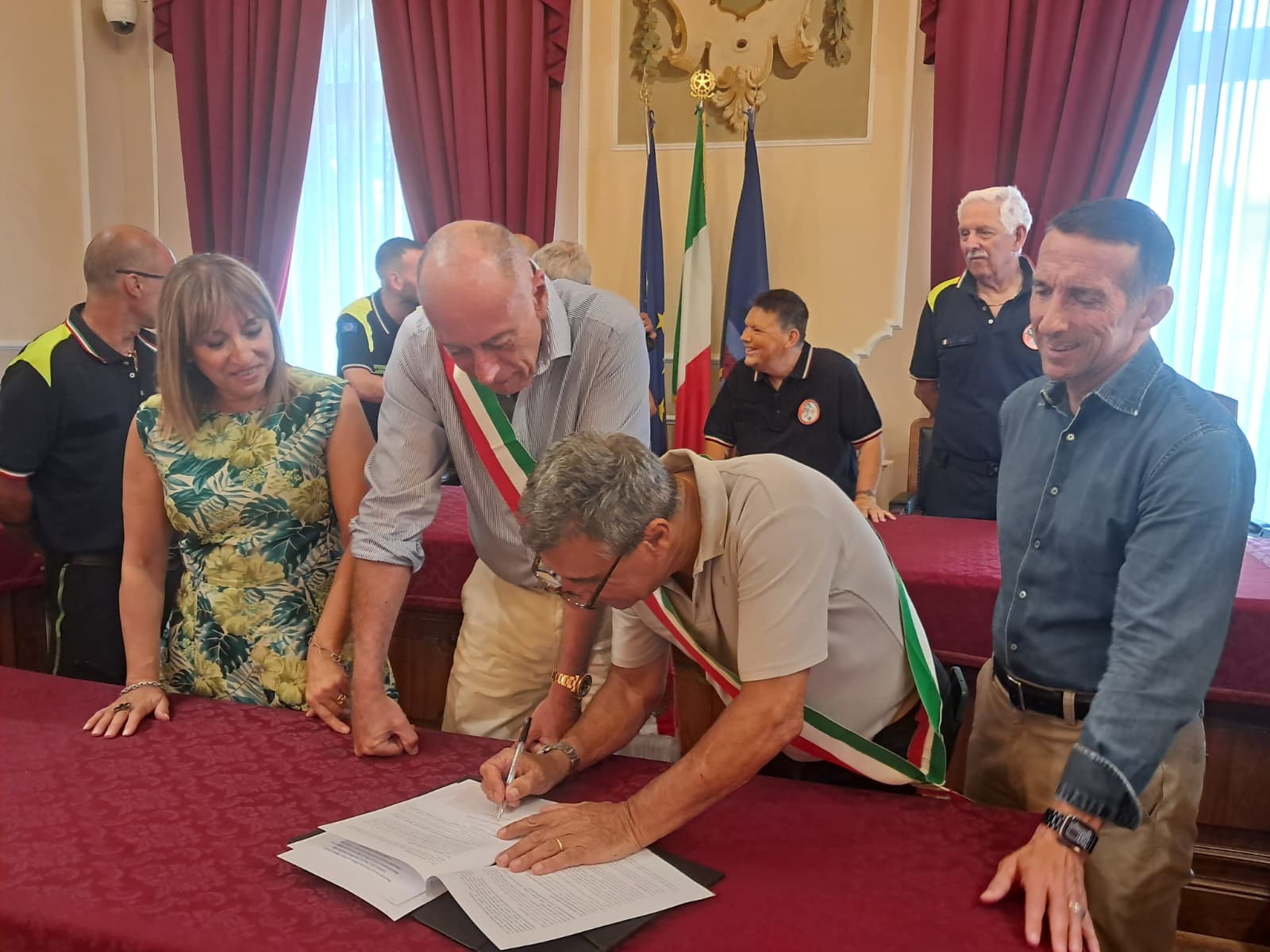 Sottoscrizione della Convenzione; il sindaco di Laigueglia firma