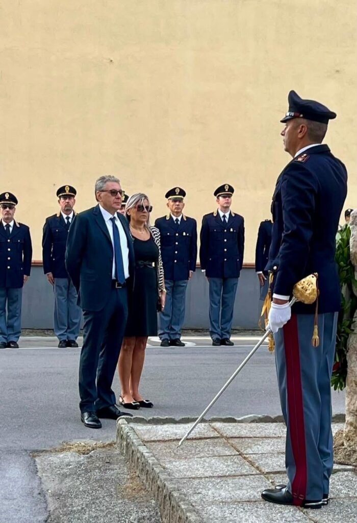 Gaspare Calafiore Questore della provincia di Savona Onori ai Caduti della Polizia di Stato